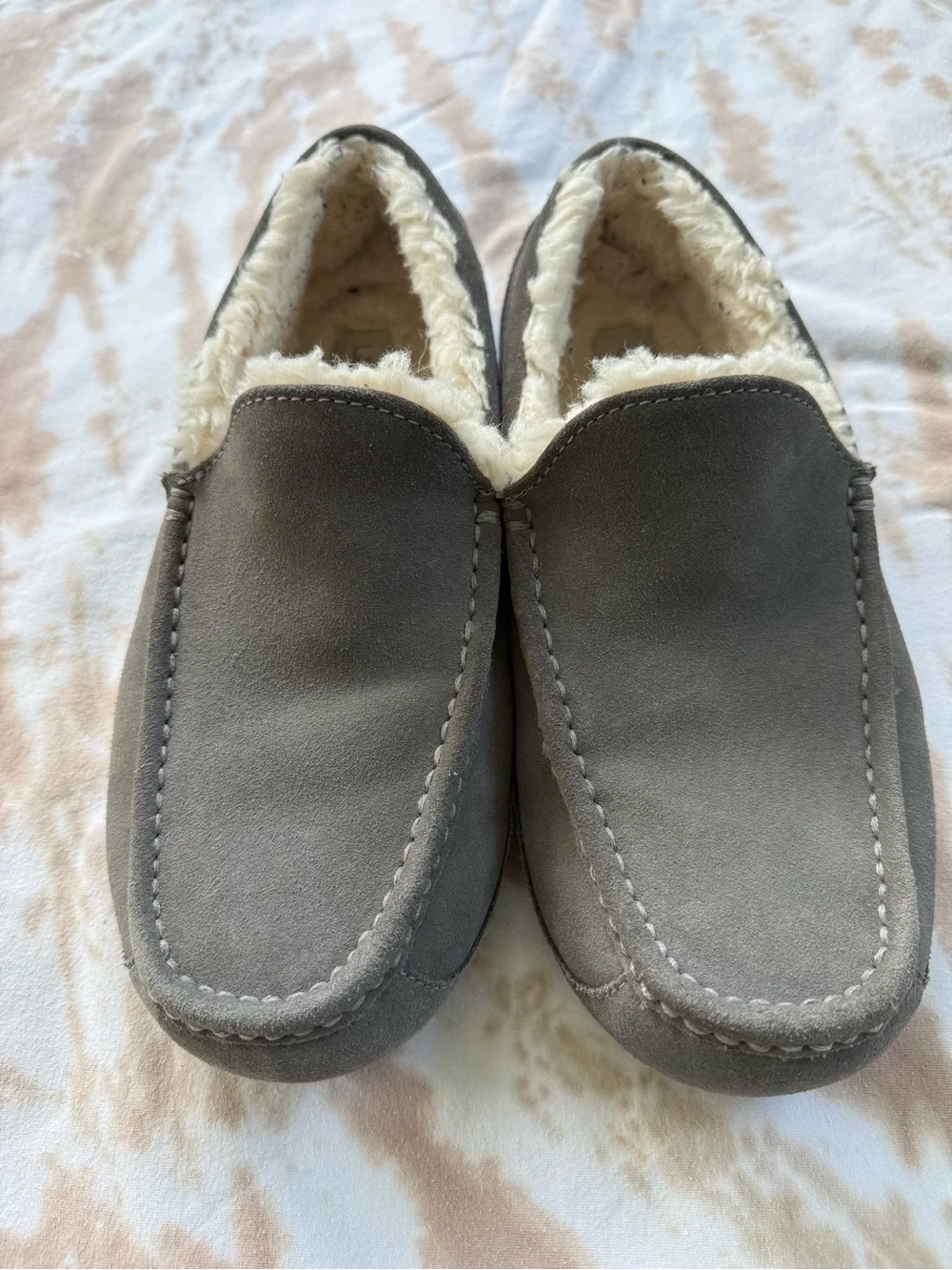 Men's Ugg Slippers in Gray